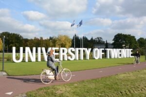 UNIVERSITY OF TWENTE