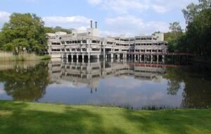 UNIVERSITY OF TWENTE