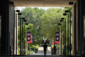 UNIVERSITY OF ILLINOIS CHICAGO (UIC)