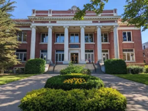 UNIVERSITY OF OREGON