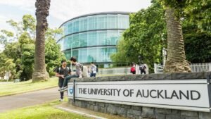 UNIVERSITY OF AUCKLAND