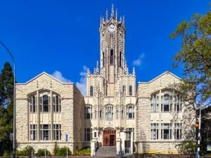 UNIVERSITY OF AUCKLAND