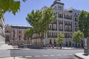 EUROPEAN SCHOOL OF ECONOMICS — ESE